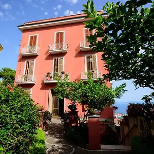 appartamento-panoramico-il-glicine.hotels-amalfi.com/